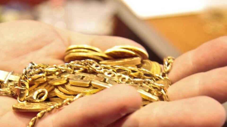 Rubavano oro e gioielli e li fondevano Rivendendoli a Compraoro compiacenti Rubavano oro e gioielli e li fondevano Rivendendoli a Compraoro compiacenti
