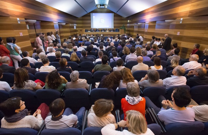 La sala del confronto tra gli aspiranti rettore