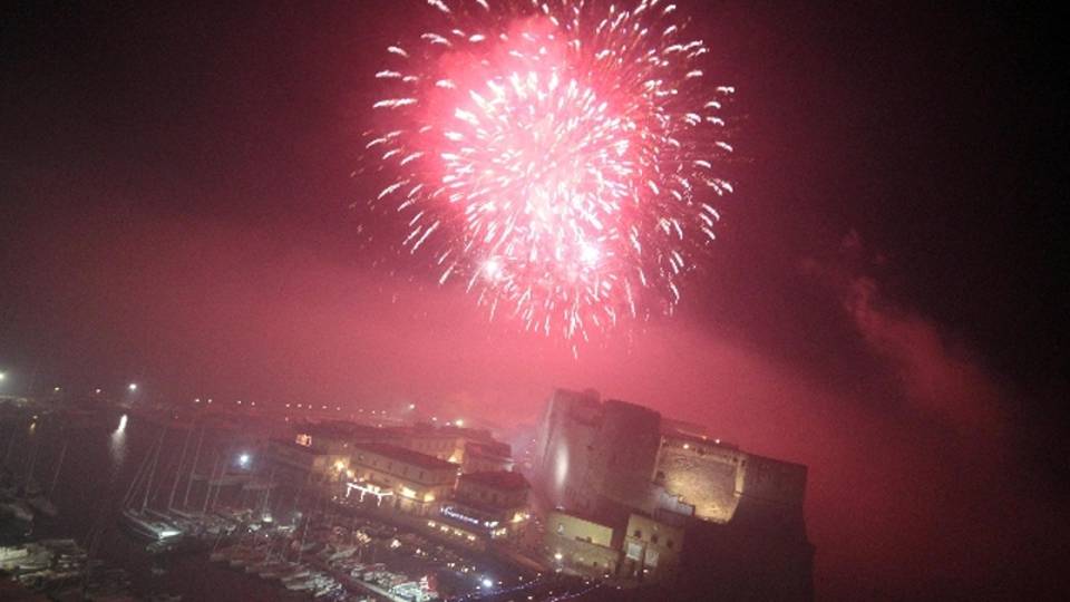 Botti: 30 feriti a Napoli, uno grave Botti: 30 feriti a Napoli, uno grave