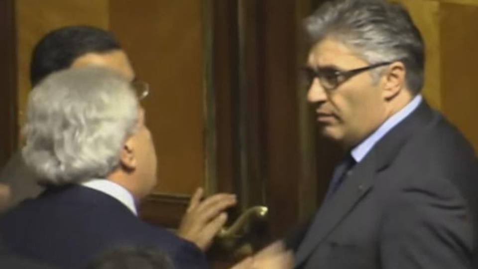 Scintille a Palazzo Madama - Video Verdini insulta il bergamasco Consiglio Scintille a Palazzo Madama - Video Verdini insulta il bergamasco Consiglio