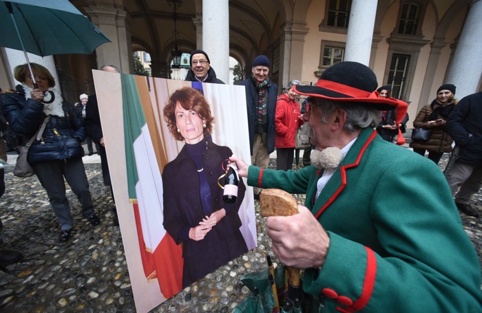 Gli auguri del Duca di piazza Pontida al... prefetto
