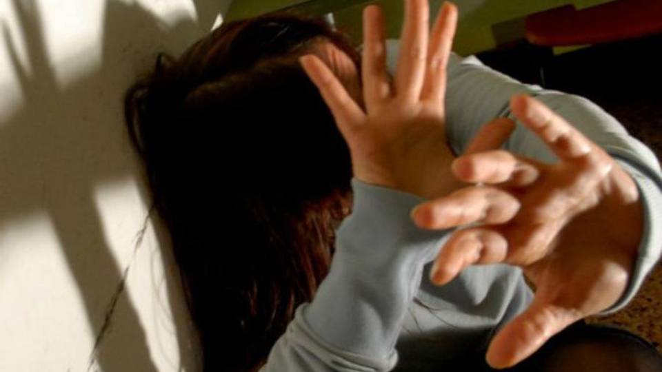 Maltratta e perseguita la moglie A Treviglio intervengono i carabinieri Maltratta e perseguita la moglie A Treviglio intervengono i carabinieri