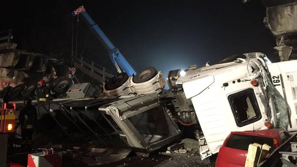 Il disastro del ponte crollato in Brianza Sentito l’autista della Nicoli di Albino Il disastro del ponte crollato in Brianza Sentito l’autista della Nicoli di Albino
