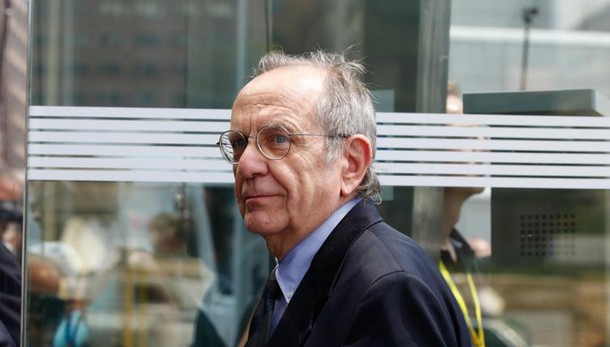 Padoan, lievi scostamenti in stime Ue