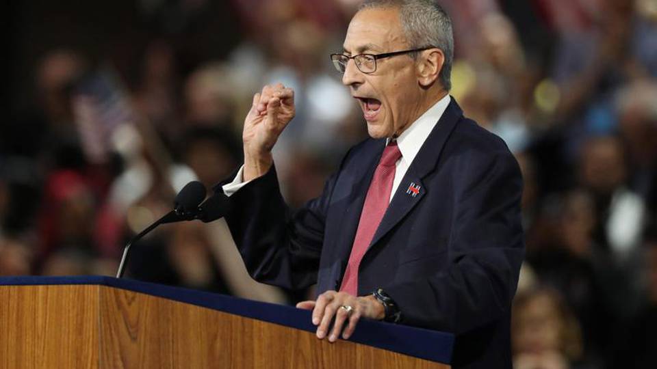 Staff Clinton, si contano ancora i voti Staff Clinton, si contano ancora i voti