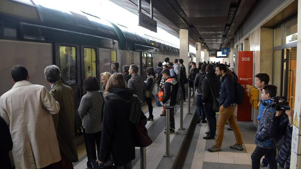 Trenitalia, arriva il nuovo orario Preoccupati i pendolari bergamaschi Trenitalia, arriva il nuovo orario Preoccupati i pendolari bergamaschi