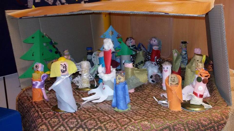 Mandaci il tuo presepe e vota on line Dalla scuola «Pedretti» di Presezzo Mandaci il tuo presepe e vota on line Dalla scuola «Pedretti» di Presezzo