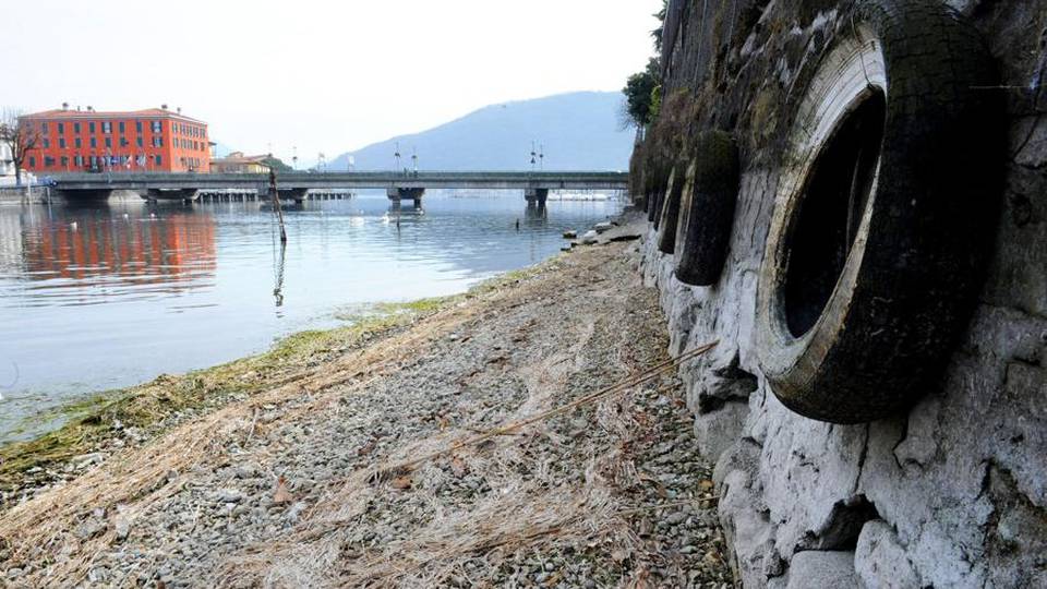 Lago d’Iseo in secca Mezzo metro sotto la media Lago d’Iseo in secca Mezzo metro sotto la media