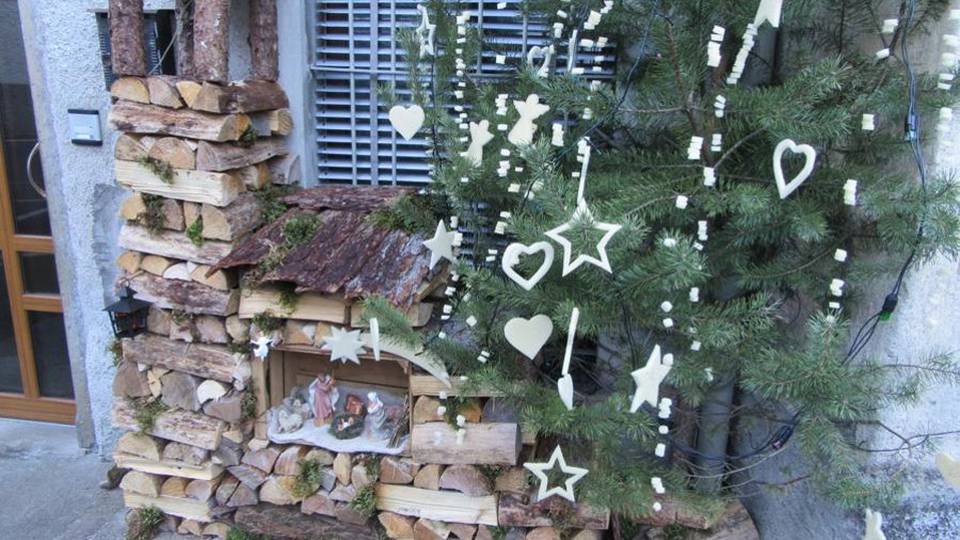 Mandaci il tuo presepe e vota on line Da Cassiglio con i ceppi di legno Mandaci il tuo presepe e vota on line Da Cassiglio con i ceppi di legno