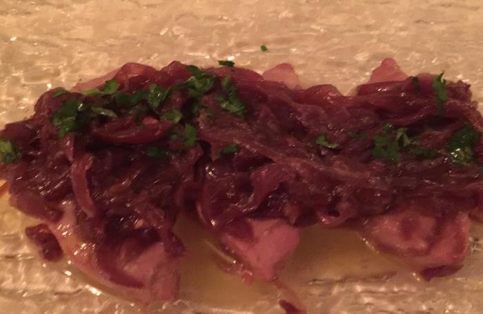 Tonno, cipolle di Tropea e Brunello di Montalcino.