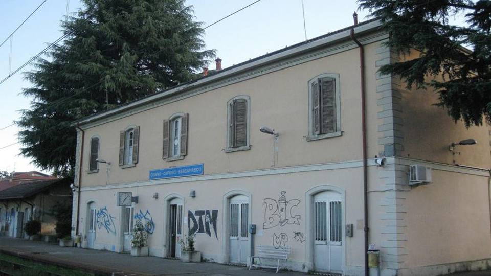 La motrice «s’inchioda» a Cisano Un’ora di ritardo per il Bergamo-Lecco La motrice «s’inchioda» a Cisano Un’ora di ritardo per il Bergamo-Lecco