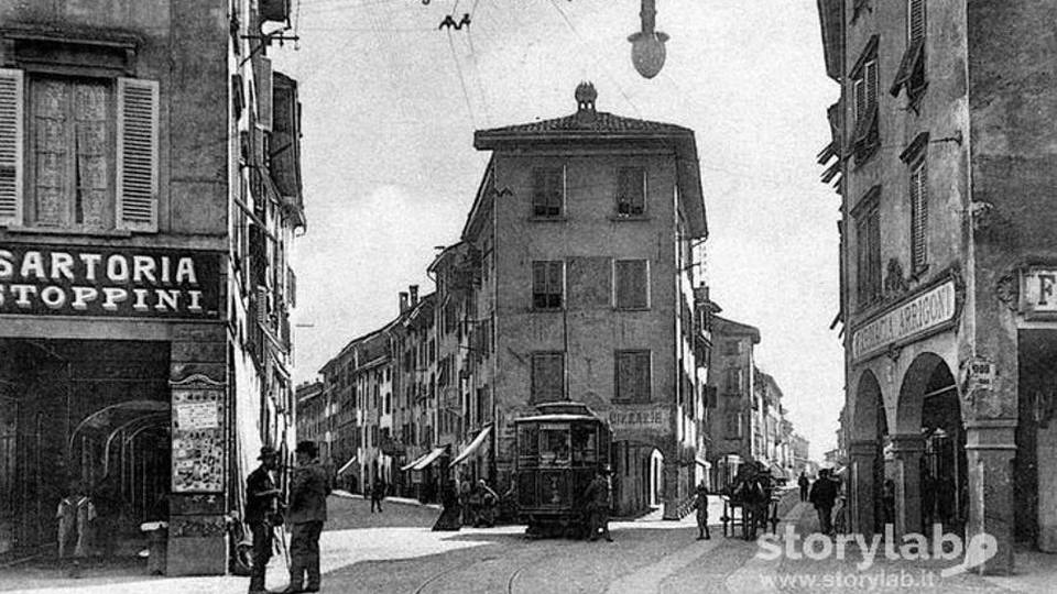 Piazze in città, rinascita da 2,5 milioni La storia nelle foto del passato - Guarda Piazze in città, rinascita da 2,5 milioni La storia nelle foto del passato - Guarda