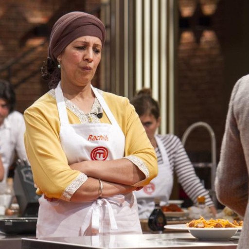 Il ritorno di Rachida a Masterchef E su Twitter si scatenano i commenti Cronaca