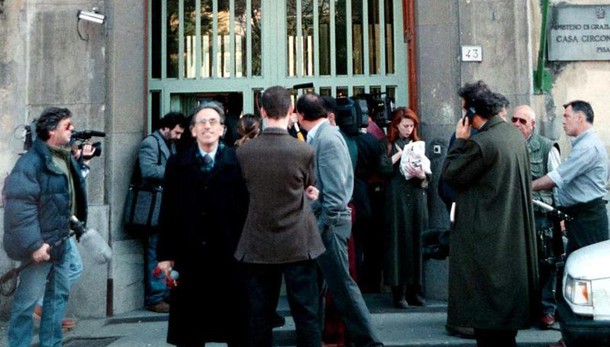 Infermiera arrestata esce dal carcere