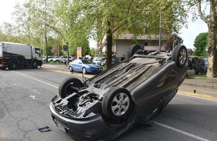 L’auto che si è ribaltata