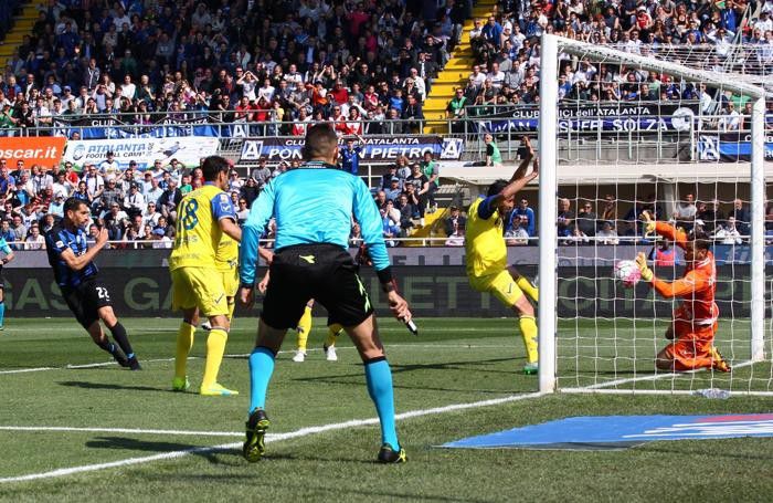 Il gol dell’aritmetica salvezza segnato da Borriello al 10’ st Il gol dell’aritmetica salvezza segnato da Borriello al 10’ st