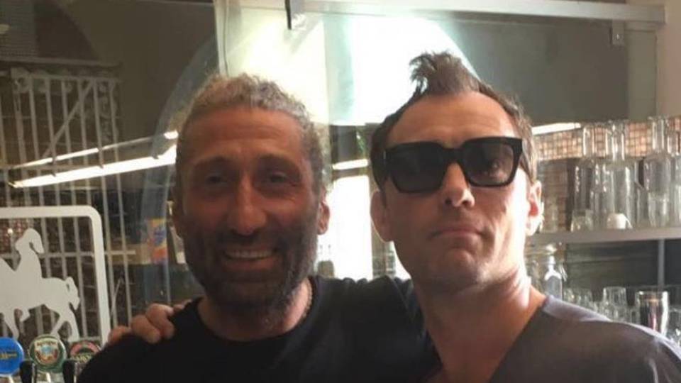 Gli attori Law e Dafoe avvistati a Iseo Ecco le foto dei vip sfilati sulla passerella Gli attori Law e Dafoe avvistati a Iseo Ecco le foto dei vip sfilati sulla passerella