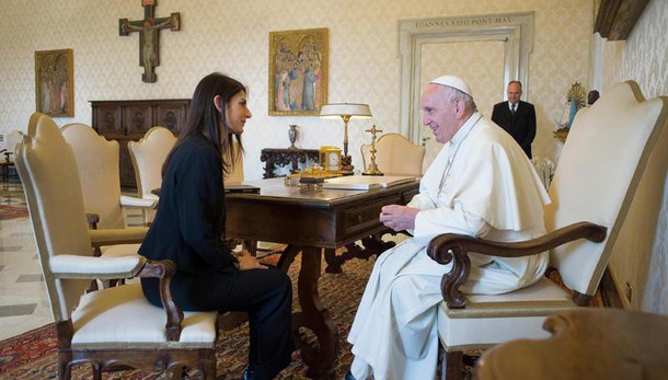 Papa riceve Raggi, video da periferia