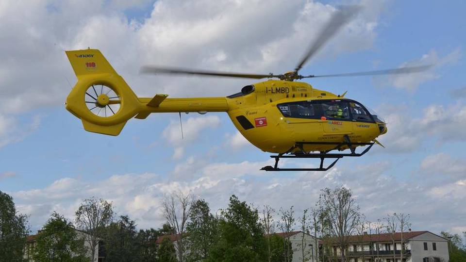Cade in minimoto, grave bimbo di 6 anni Portato in elicottero al Papa Giovanni Cade in minimoto, grave bimbo di 6 anni Portato in elicottero al Papa Giovanni