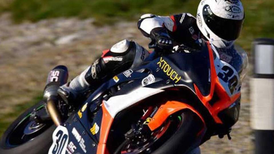 A 300 all’ora in moto per strada «Bonny» racconta il Tourist Trophy A 300 all’ora in moto per strada «Bonny» racconta il Tourist Trophy