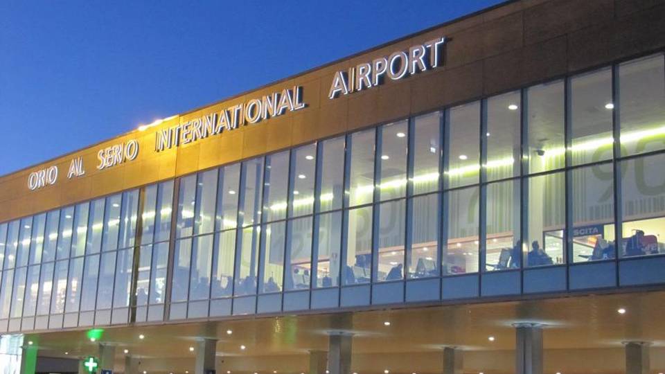 Aeroporto, l’utile cresce del 28,5% Decisivi i nuovi negozi dell’aerostazione Aeroporto, l’utile cresce del 28,5% Decisivi i nuovi negozi dell’aerostazione