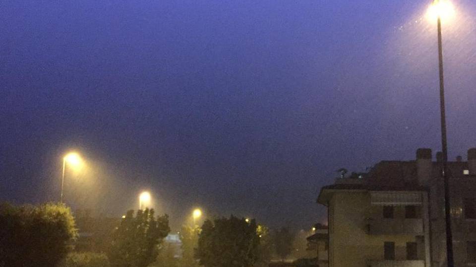 Temporali nella notte in provincia Fulmini e raffiche di vento - Video Temporali nella notte in provincia Fulmini e raffiche di vento - Video