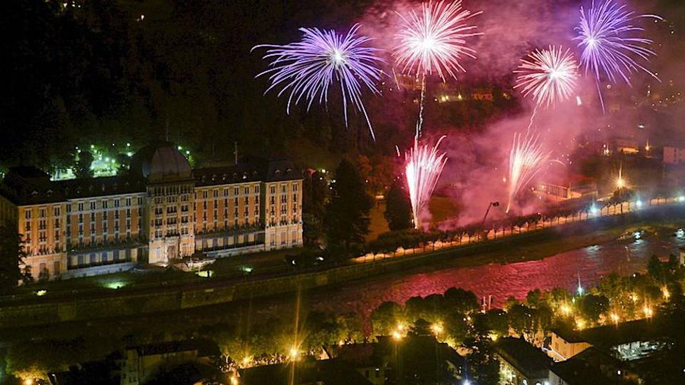 Ferragosto di fuoco a San Pellegrino Ed è aperto anche il Casinò Ferragosto di fuoco a San Pellegrino Ed è aperto anche il Casinò