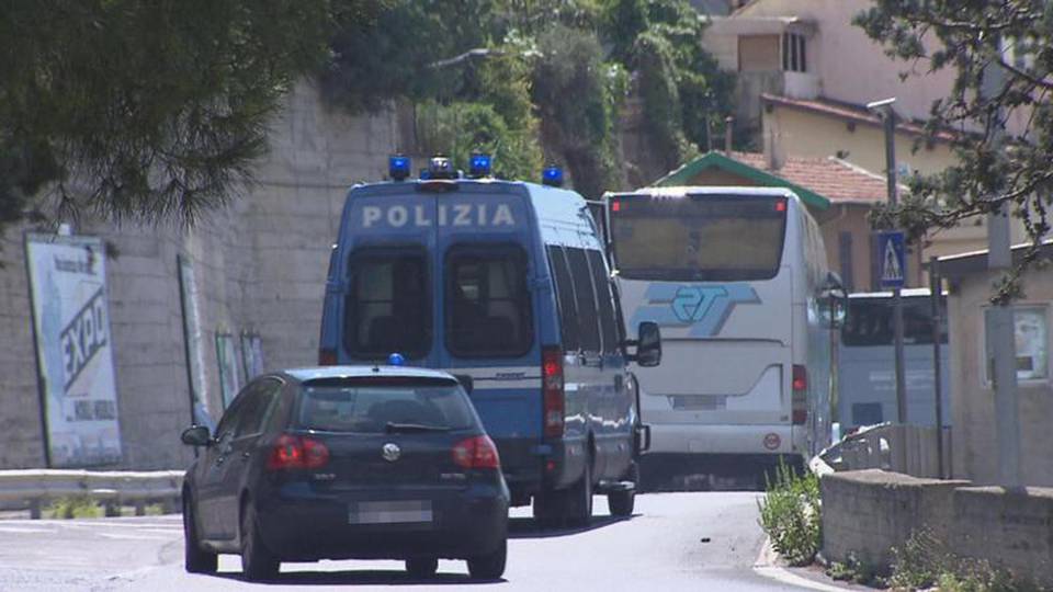 Testimoni giustizia, scorta su auto loro Testimoni giustizia, scorta su auto loro