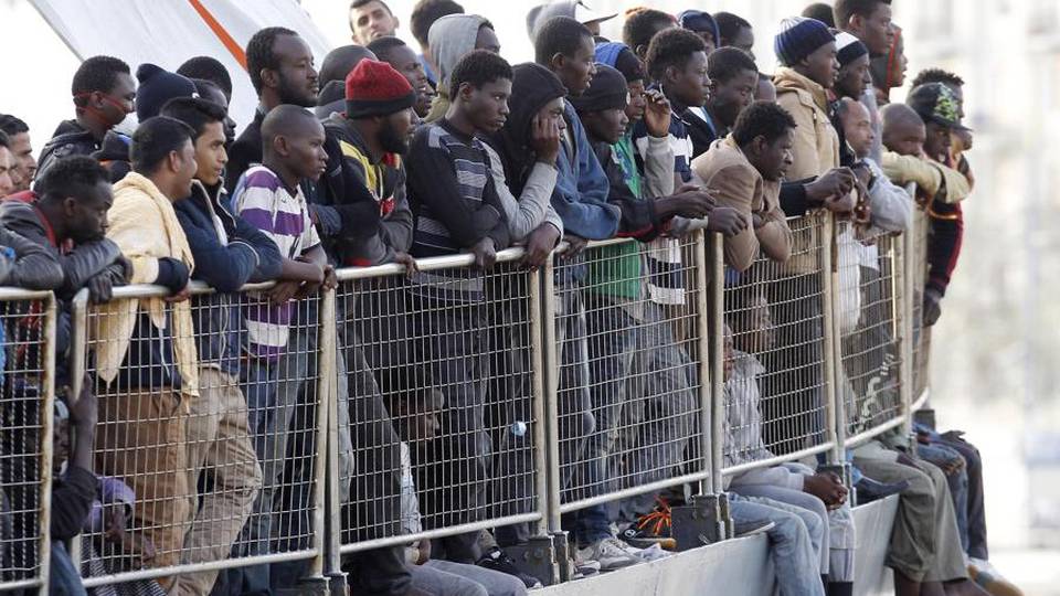 Accoglienza, Maroni critica il governo «Assurdo non riconoscere l’emergenza» Accoglienza, Maroni critica il governo «Assurdo non riconoscere l’emergenza»