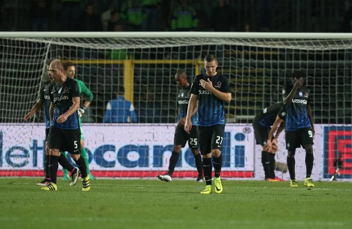 La delusione dell’Atalanta dopo il gol incassato