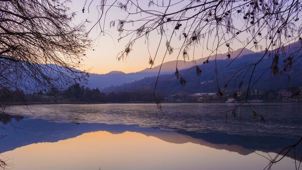 Il lago d’Endine inizia a ghiacciarsi Ma fate attenzione, è molto pericoloso Il lago d’Endine inizia a ghiacciarsi Ma fate attenzione, è molto pericoloso