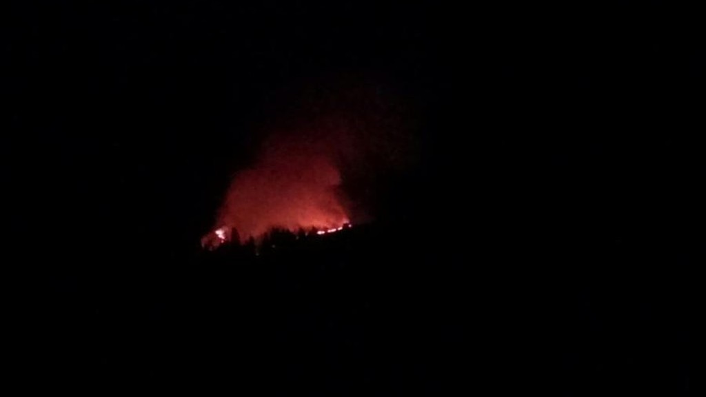 Incendio sul Monte Avaro a Capodanno Fiamme forse innescate dai botti Incendio sul Monte Avaro a Capodanno Fiamme forse innescate dai botti