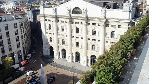 Borsa: Milano chiude a +0,33%
