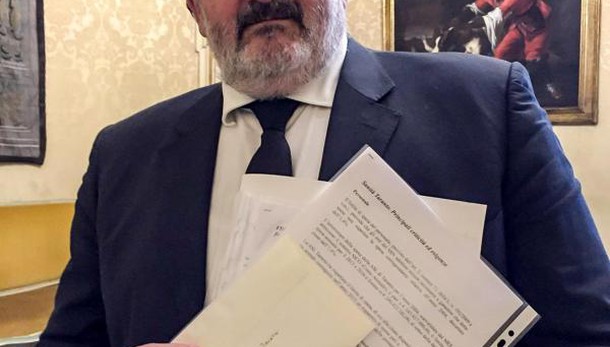 Csm processa Emiliano, ancora magistrato