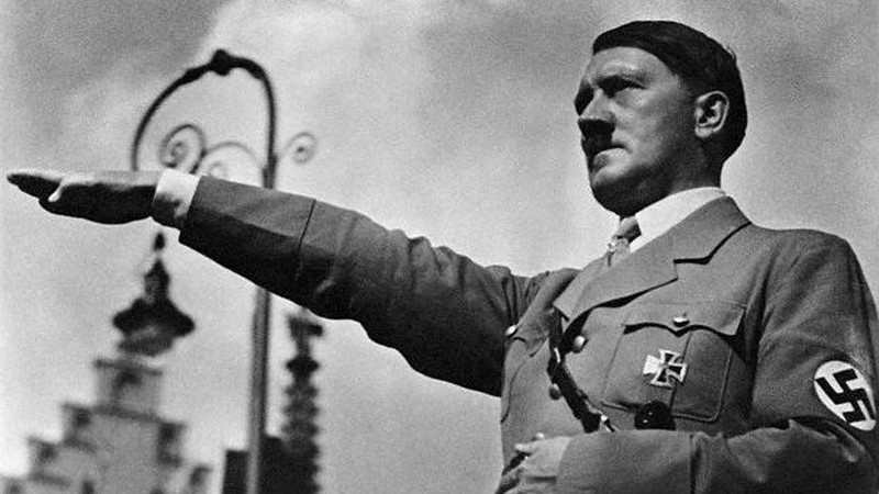 LA BATTAGLIA DI ADOLF HITLER