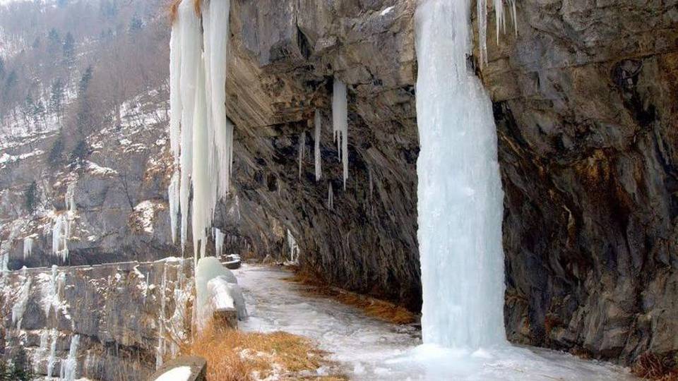 La via Mala e le sue cascate di ghiaccio Uno spettacolo della natura – Foto e video La via Mala e le sue cascate di ghiaccio Uno spettacolo della natura – Foto e video