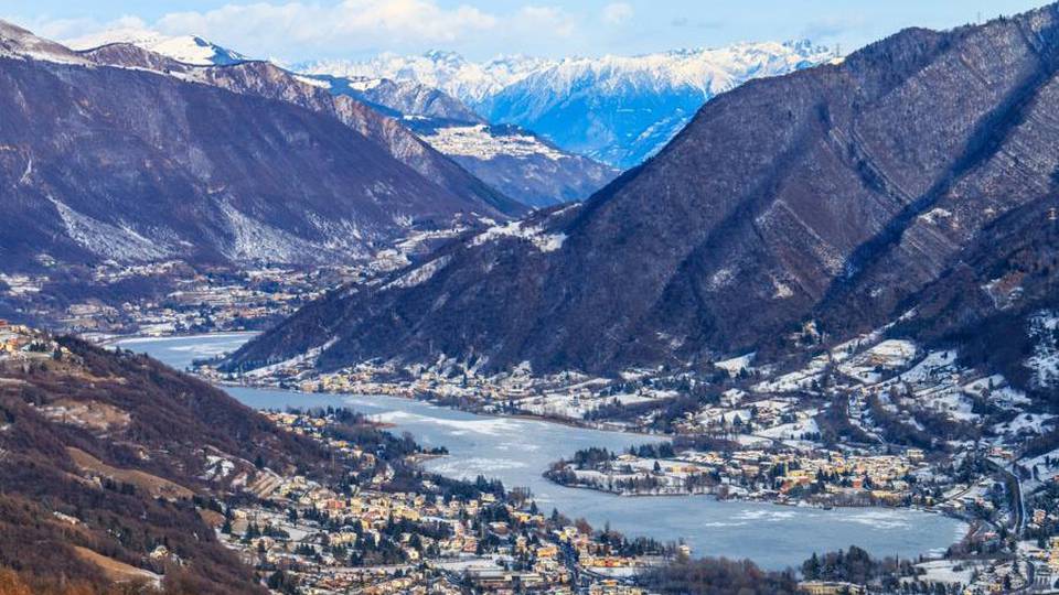 Il lago di Endine in un video a 360° Dal drone (e senza camminarci sopra) Il lago di Endine in un video a 360° Dal drone (e senza camminarci sopra)