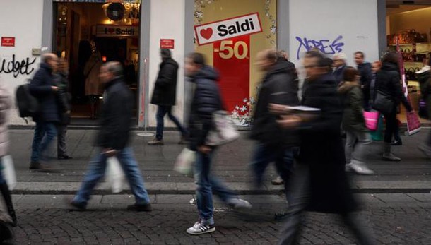 Cala fiducia consumatori, su per imprese