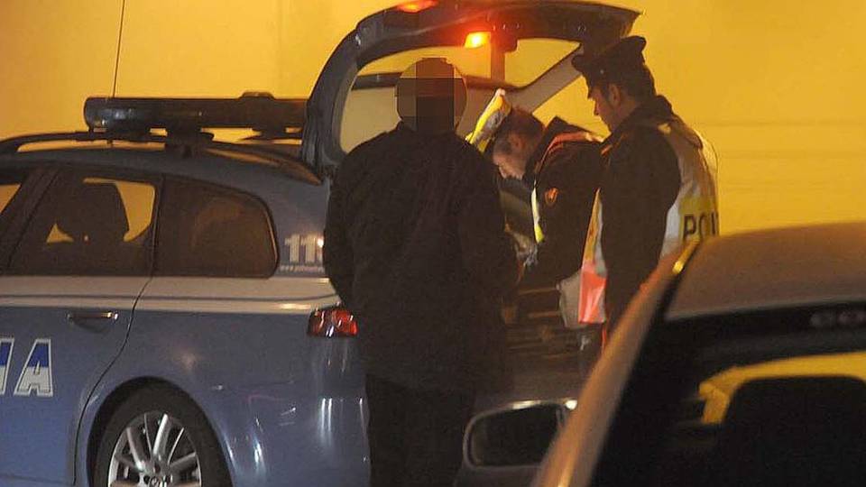 Automobilista alla guida senza patente Notte di controlli tra alcol e droga Automobilista alla guida senza patente Notte di controlli tra alcol e droga