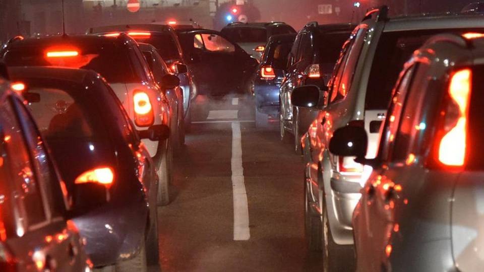 Auto ribaltata in via delle Valli Code in direzione del rondò Auto ribaltata in via delle Valli Code in direzione del rondò