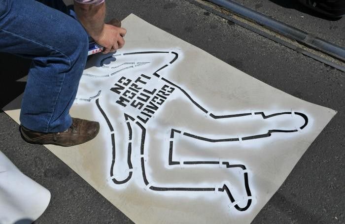 MANIFESTAZIONE CONTRO INCIDENTI SUL LAVORO - MORTI SUL LAVORO ©Andrea D'Errico/LaPresse 25-04-2008 Interni Roma - Manifestazione per il 63° anniversario della Liberazione nella foto: manifestanti MANIFESTAZIONE CONTRO INCIDENTI SUL LAVORO - MORTI SUL LAVORO ©Andrea D'Errico/LaPresse 25-04-2008 Interni Roma - Manifestazione per il 63° anniversario della Liberazione nella foto: manifestanti