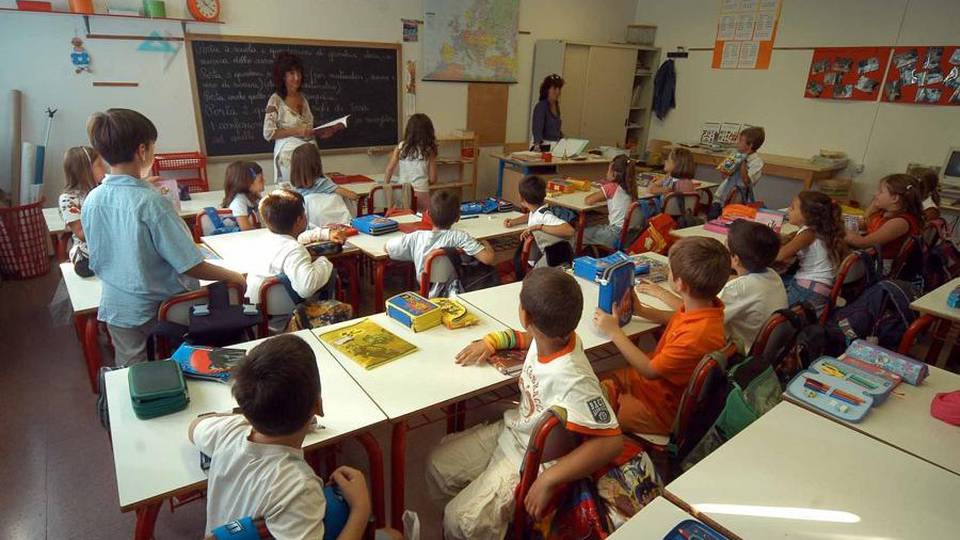 In cattedra senza laurea Elementari, 500 insegnanti a rischio In cattedra senza laurea Elementari, 500 insegnanti a rischio