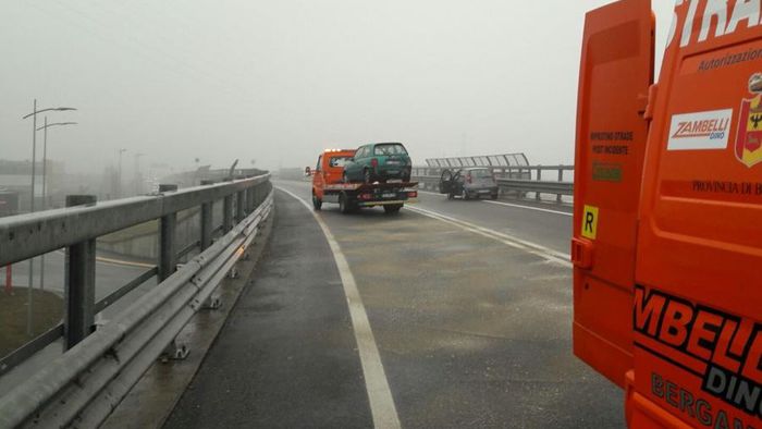 Scontro tra due auto, tre feriti S. Paolo D’Argon, 671 chiusa per due ...