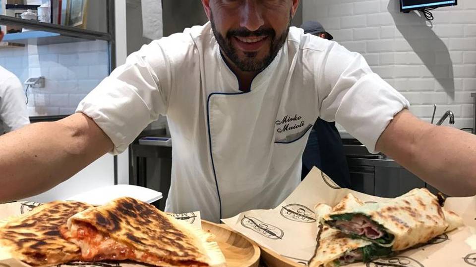 Gomez ospite in centro di «Casa Maioli» Il numero 10 cucinerà la «Piada del Papu» Gomez ospite in centro di «Casa Maioli» Il numero 10 cucinerà la «Piada del Papu»