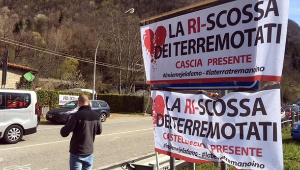 Manifestanti bloccano Salaria a Arquata