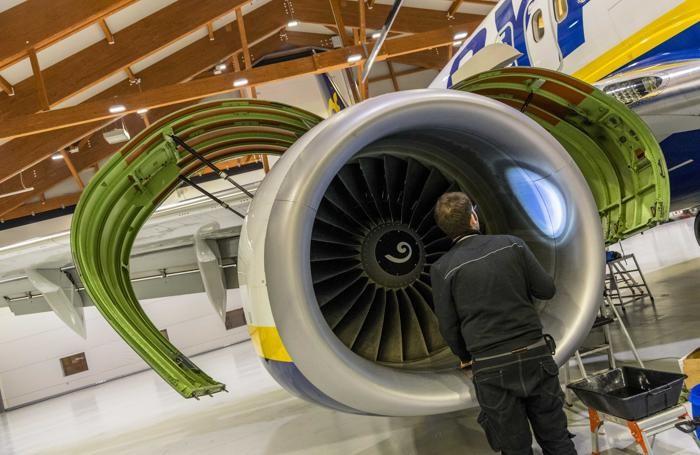 notte nel nuovo hangar ryanair