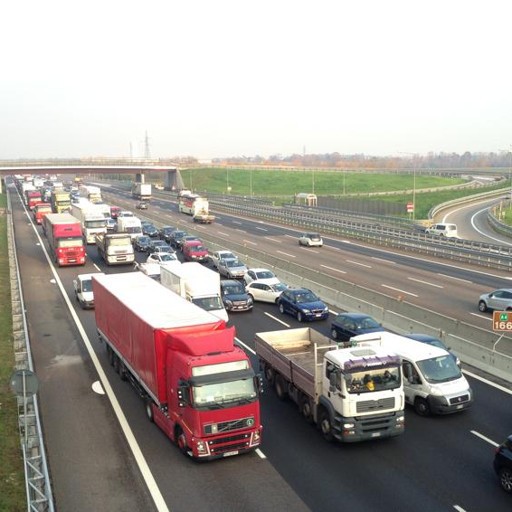 Incidente in A4 tra più veicoli Code da Capriate verso Bergamo - Cronaca
