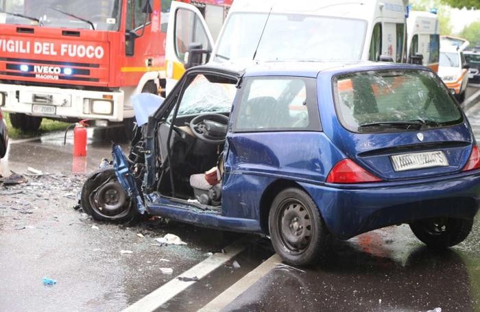 La Lancia Y sulla quale viaggiava il pensionato che ha poi perso la vita