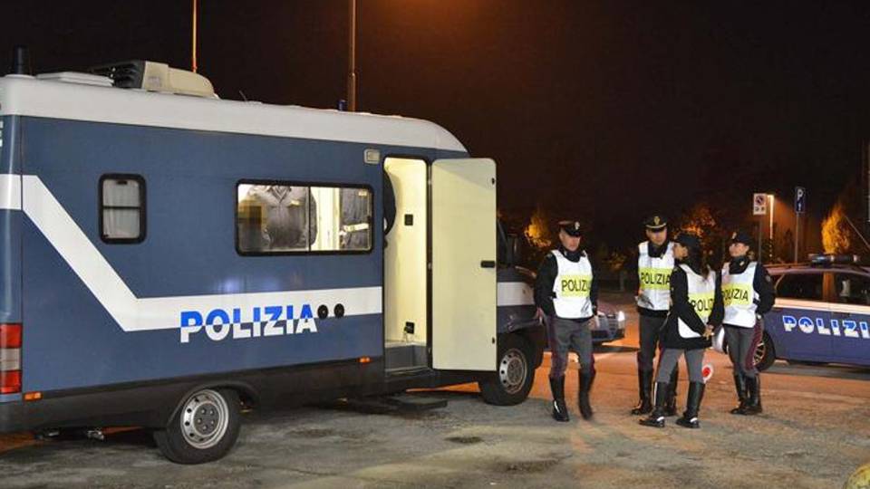 Alcol e droga al volante: via 4 patenti Notte di controlli a Bergamo Alcol e droga al volante: via 4 patenti Notte di controlli a Bergamo