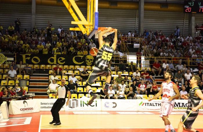 Basket serie B 2016/17 Gara3 fra Cento e Comark Bergamo - Rei Pullazi foto Prezioso